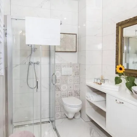 Coral Blush - 1Br & Ac - Near Wawel *